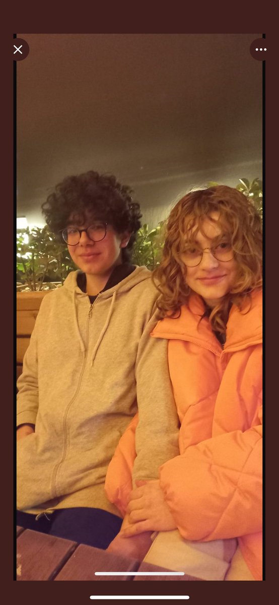 Hacer Çağla Çetinalp (15 yaşında) arkadaşı UEY tarafından (14 yaşında) 160 küsur yerinden bıçaklanarak öldürülüyor. Hazırlıklı gittiği bütün delillerle ispatlanmış. İndirim almaması için kamuoyu istiyoruz. Bir anlık sinirle yaptığını söylüyor ama planlı olduğu her halinden