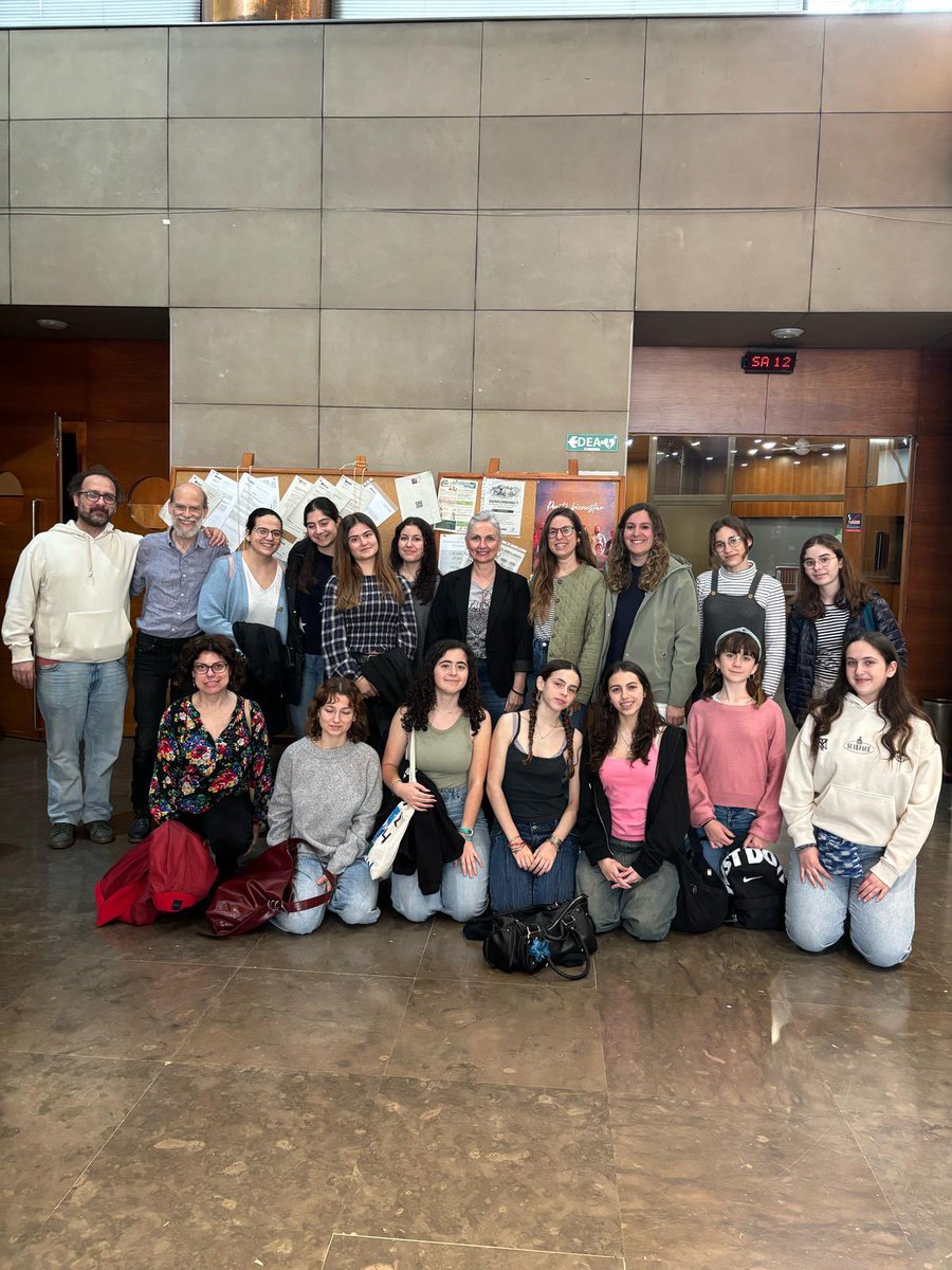 escolacoralvj's tweet photo. Directores, pianistes i coralistes de l’Escola Coral han assistit hui a la jornada de direcció coral infantil i juvenil, organitzada per la @fecijcv
Han conegut projectes nacionals de la mà de #DavidAzurza i #EvaUgalde,i han gaudit d’un taller pràctic amb Alfonso @Alf_Elorriaga https://t.co/yZkH9VdhWS