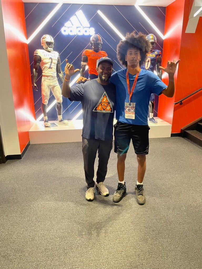Colton Dunbarger (@cdunbarger) on Twitter photo Thank you <a href="/coachjordan03/">Corey Jordan</a> and <a href="/UTSAFTBL/">UTSA Football 🏈</a> for an amazing Junior Day <a href="/Kelvinperry11/">Kelvin perry</a> <a href="/1KeelanJackson/">Keelan Jackson</a> <a href="/CoachMMaxwell/">Matt Maxwell</a> <a href="/CoachWilkett/">Alex Wilkett</a> <a href="/CoachCaddell/">Jeff Caddell</a> Thank you <a href="/coachjordan03/">Corey Jordan</a> and <a href="/UTSAFTBL/">UTSA Football 🏈</a> for an amazing Junior Day <a href="/Kelvinperry11/">Kelvin perry</a> <a href="/1KeelanJackson/">Keelan Jackson</a> <a href="/CoachMMaxwell/">Matt Maxwell</a> <a href="/CoachWilkett/">Alex Wilkett</a> <a href="/CoachCaddell/">Jeff Caddell</a>