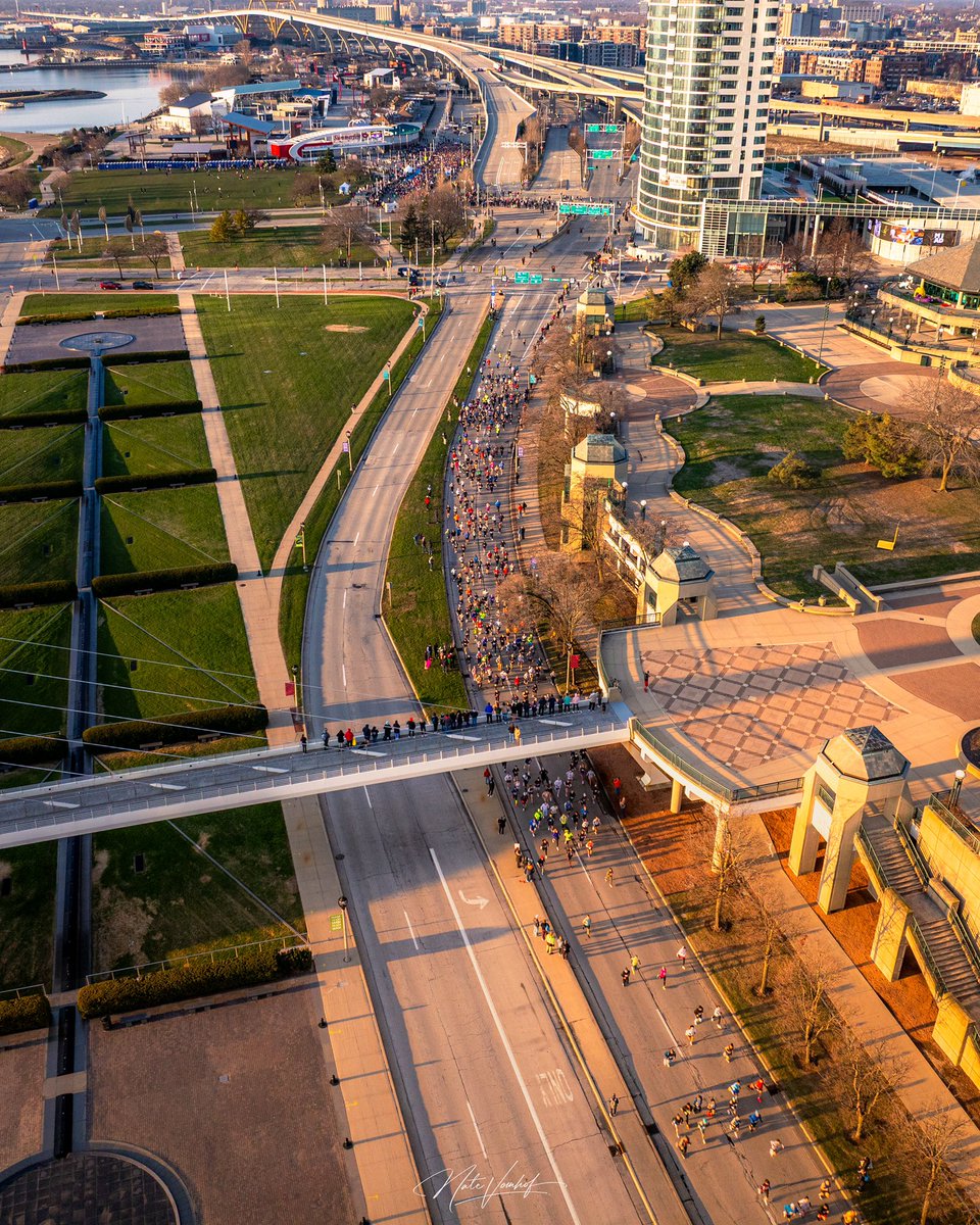 natevomhof's tweet photo. Shots from this morning’s Milwaukee Marathon. 🏃‍♂️ https://t.co/naeSbkToTo