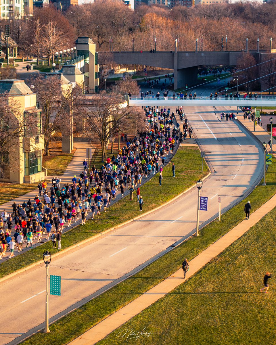 natevomhof's tweet photo. Shots from this morning’s Milwaukee Marathon. 🏃‍♂️ https://t.co/naeSbkToTo