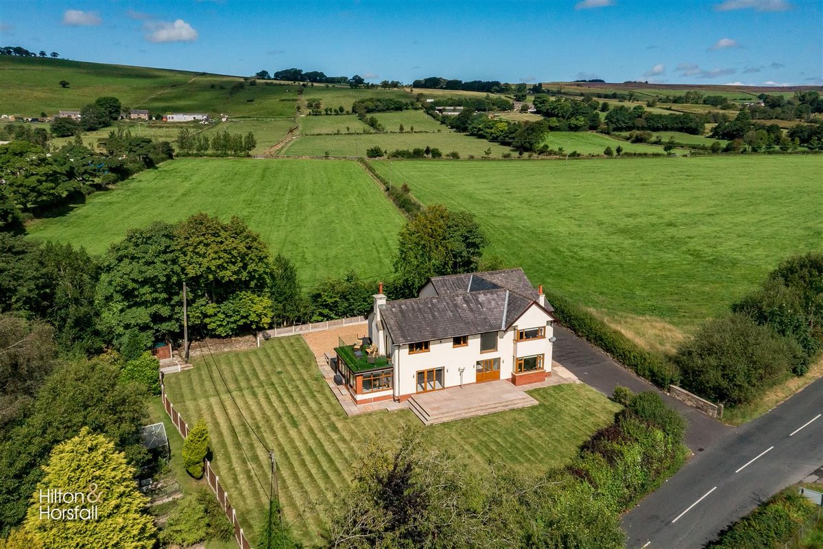 HiltonHorsfall's tweet photo. Sunny Mead | Barnoldswick Road | Blacko | Approx 3,400 sqft | 5 Bedrooms | 0.37 Acre | OIRO £874,950 https://t.co/UHEq2Bhgji