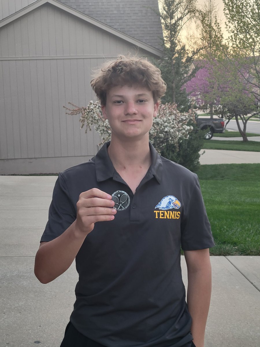At the Olathe South Statewide Invitational on Saturday, some Falcons took home some hardware. The doubles team of Derek Traudt/Cooper Hodapp went 3-1 and finished in 3rd place. Nolan Fosha went 3-1 in singles and finished in second place. Next tournament is in Topeka on 4/22 🎾🔥