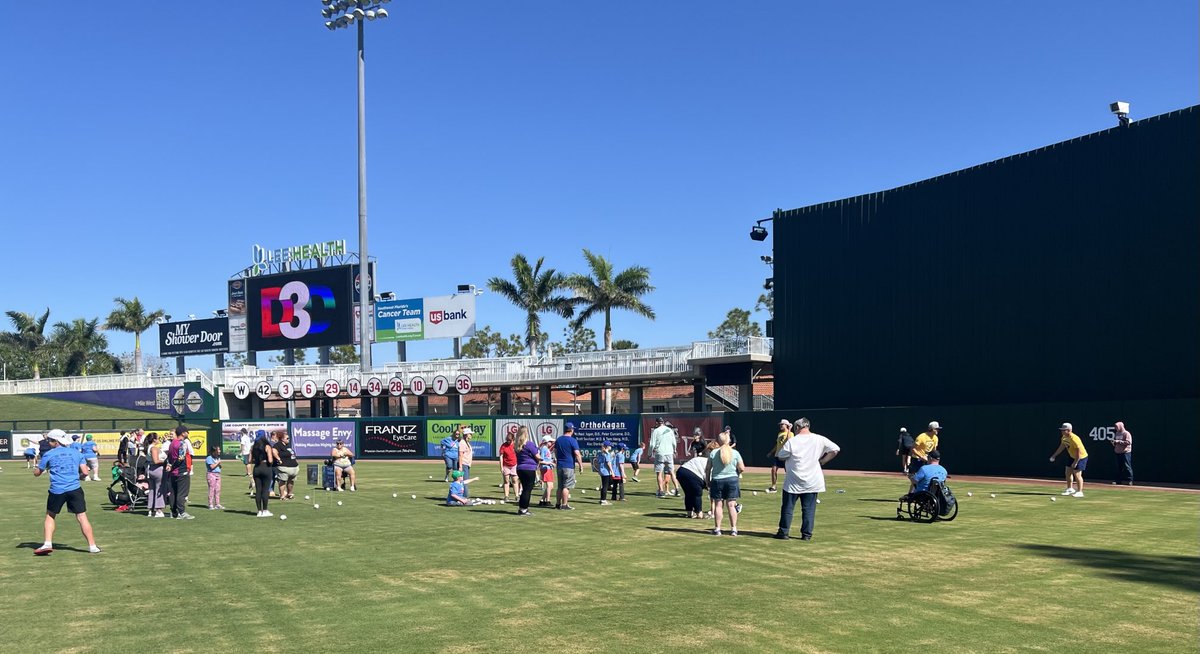 Thank you to the Mighty Muscles players that also came out to support Dave Stevens, Dave Clark and their staff at the BDB clinic today at Lee Health Stadium. Met some many kids and families. Love to all. 👍❤️🙏