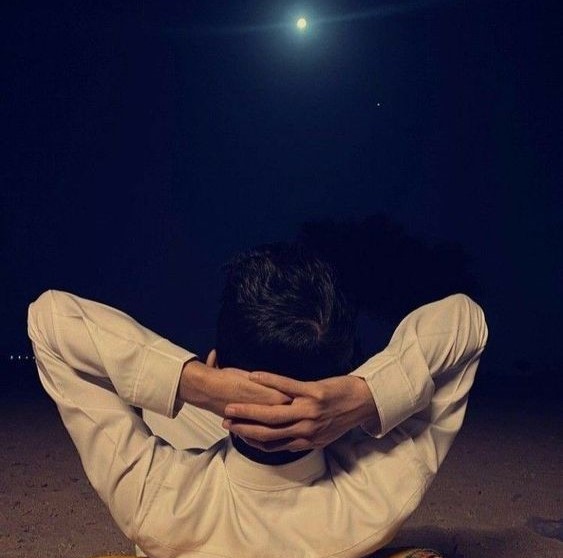 "ثم يهبك الله حدائق ورد وجنائن من طمأنينة تعادل كل الصحاري التي تاه فيها قلبك. يهبك قمراً لامعاً يعادل كل النجوم التي انكسرت، وسقطت من سمائك. يهبك حياة من بعد مرحلة ظننتها موتاً" (م)

#جماليات