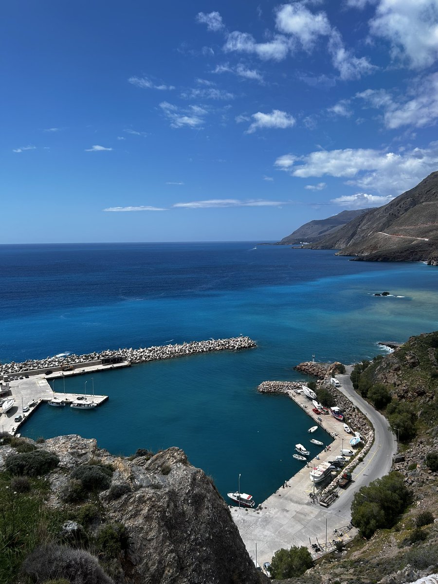 LodMarja's tweet photo. Raportti. Kävin viikko sitten Kreetalla. Oli ihanaa 🇬🇷💙 Ikinä en ole nähnyt vihreää Kreikkaa aiemmin ❤️ Knossos ilman hellettä kuten myös Imbrosin rotkovaellus, aivan mahtavia kokemuksia. https://t.co/2uCEBrFJn5