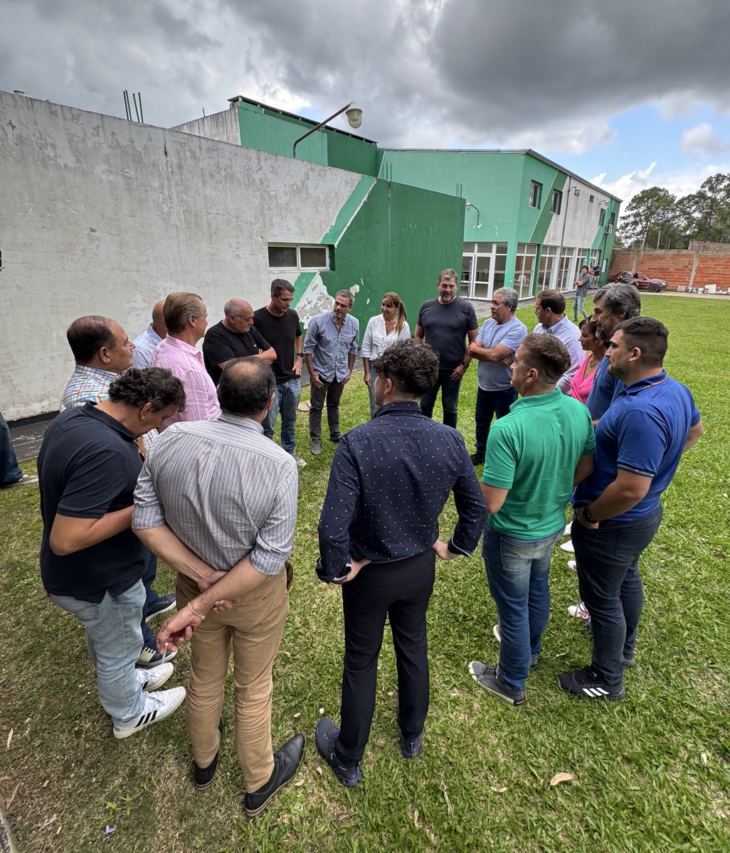 ESCUCHAR, DEBATIR, FUTURO Y UNIDAD, EL OBJETIVO EN CONCORDIA

📌 Nos reunimos este sábado en Concordia con otros dirigentes de nuestro espacio político y representantes de los trabajadores para analizar la situación social, económica y política a nivel local, provincial y