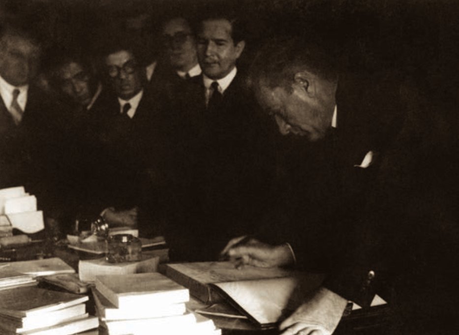 hava_des1312's tweet photo. "Dünyanın her tarafında öğretmenler insan topluluğunun en fedakâr ve en muhterem unsurlarıdır."

-GAZİ MUSTAFA KEMAL ATATÜRK https://t.co/GTCvw7l9jE