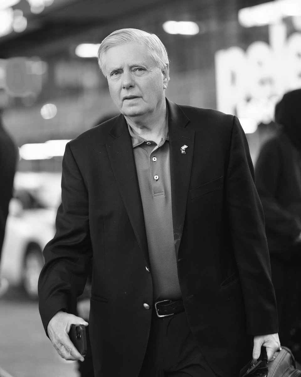 candyvisualart's tweet image. Linsey Graham