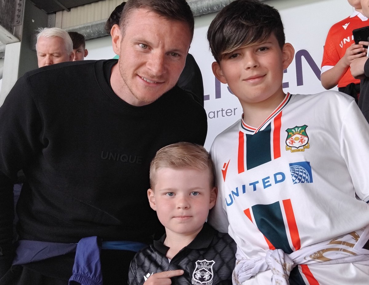 Nice away day. Company was far between than the football though !! Parky's gotta take the handbrake off or he'll blow an absolutely great chance to be playing Championship football next season