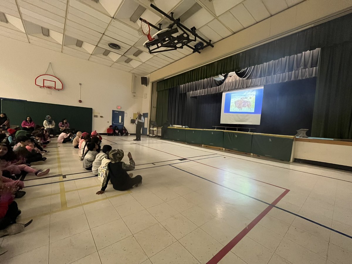 AlbionHeights's tweet photo. Learning from Mi'kmaq Elder @DrBob_Phillips about the Seven Grandfather Teachings central to Mi'kmaq &amp; other Indigenous Nations. 

Teachings, embodied by animals, emphasize core values of love,respect, humility,wisdom,truth,honesty &amp; courage. 

#Indigenous
@UIEC_Tdsb 
@LC1_TDSB https://t.co/iQ5u7soru1
