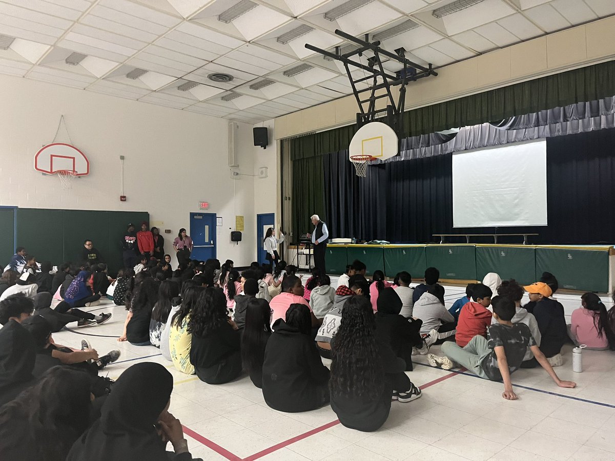 AlbionHeights's tweet photo. Learning from Mi'kmaq Elder @DrBob_Phillips about the Seven Grandfather Teachings central to Mi'kmaq &amp; other Indigenous Nations. 

Teachings, embodied by animals, emphasize core values of love,respect, humility,wisdom,truth,honesty &amp; courage. 

#Indigenous
@UIEC_Tdsb 
@LC1_TDSB https://t.co/iQ5u7soru1