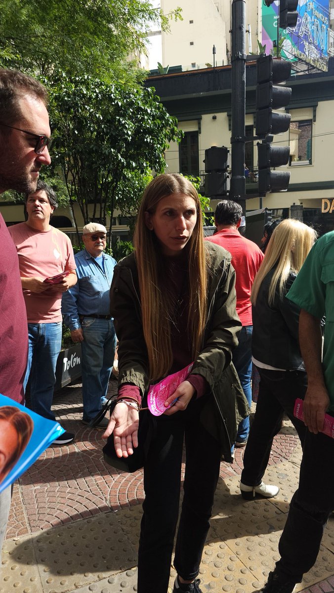 LA CIUDAD MERECE UNA NUEVA GENERACIÓN 

Hoy nos visitó <a href="/lulalevy/">Lula Levy</a>, nuestra candidata a legisladora. Charló con vecinos y vecinas de Recoleta, acercando sus propuestas y escuchando sus inquietudes.