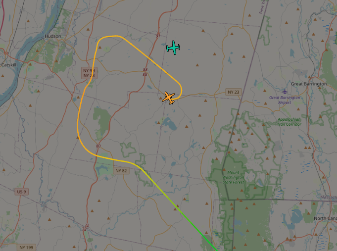 alertpage's tweet photo. COPAKE,NY **AIRCRAFT CRASH** AROUND NOON - UNITS DISPATCHED FOR A PLANE DOWN BEHIND THIS RESIDENCE - ADS-B EXCHANGE SHOWS A TWIN ENGINE AIRCRAFT DISAPPEAR FROM RADAR AT THAT SAME TIME - INITIAL REPORTS OF FATALITY https://t.co/YkkDGNJGta