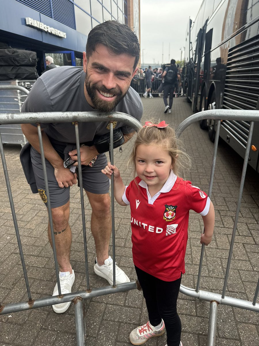Anyone who knows her will know how much this has made her day🥹🔴⚽️ <a href="/ElliotLee9/">Elliot Lee</a> <a href="/Wrexham_AFC/">Wrexham AFC</a>
