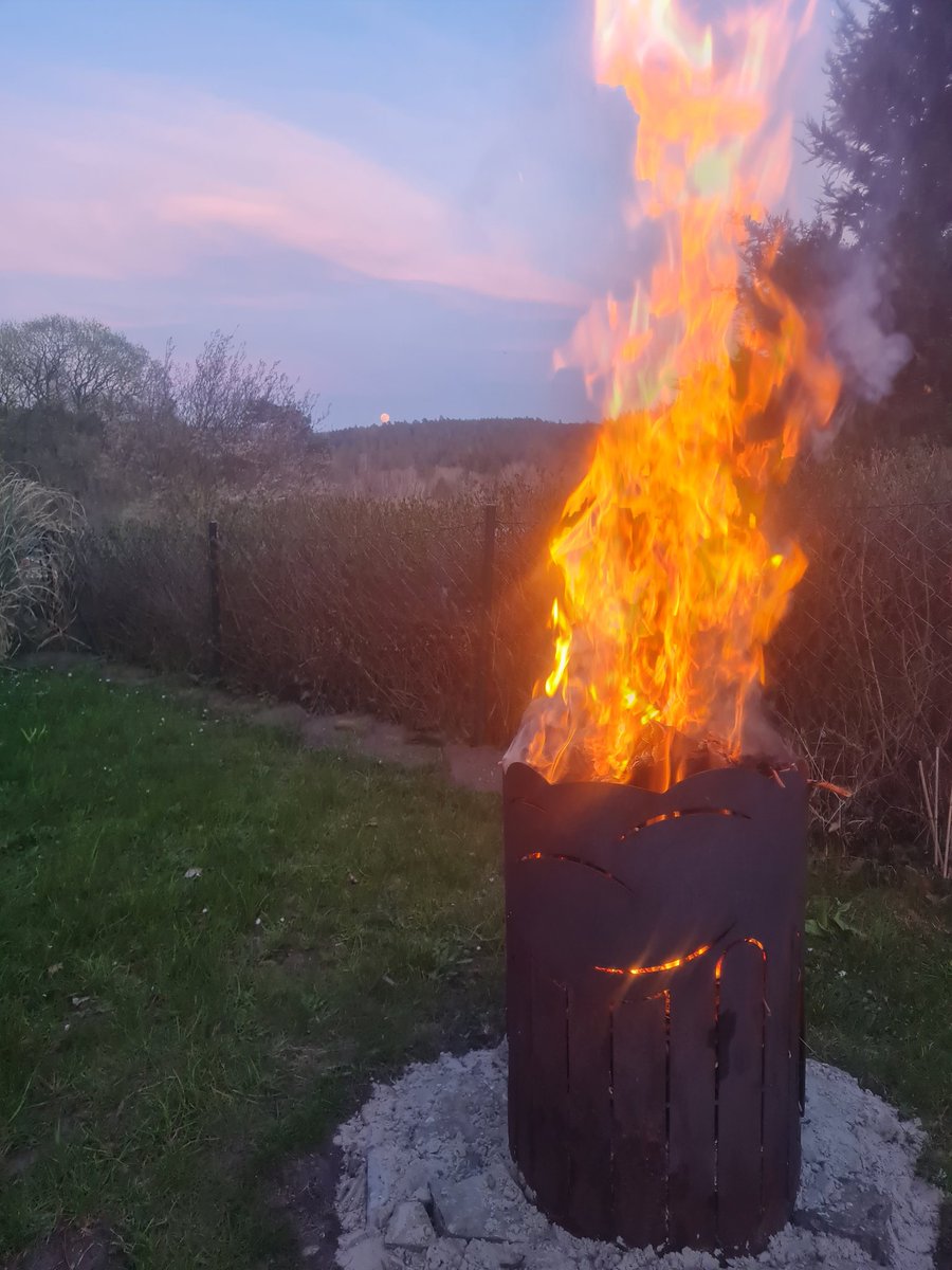 Anfeuern 🔥 wünsche Euch einen schönen Abend 🍀
