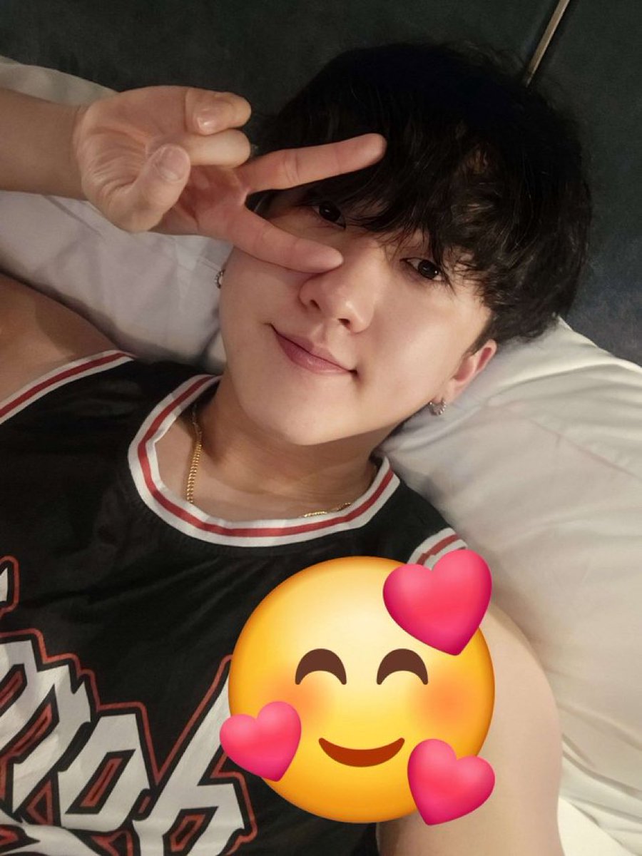 [250412] Changbin🫧
14:46 PM KST

Mexico, the last city on the South American tour, fighting!!

It’s 11:52 pm here

/picture/

I’m laying down because i’m going to sleep now