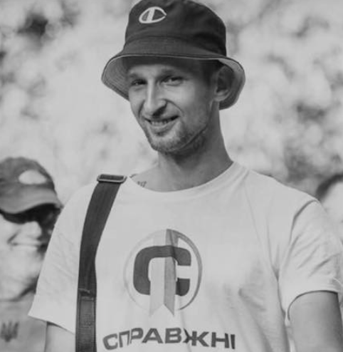 ZarinaZabrisky's tweet photo. 🚨 A Russian drone killed a 28 y.o. volunteer, Oleg Salnik, today by dropping explosives on the rescue vehicle. Two other volunteers injured, hospitalized.
Earlier today, a Russian drone killed a woman, 86.
Human safari kills and injures civilians in Kherson every day. https://t.co/PBgwKBdf2o