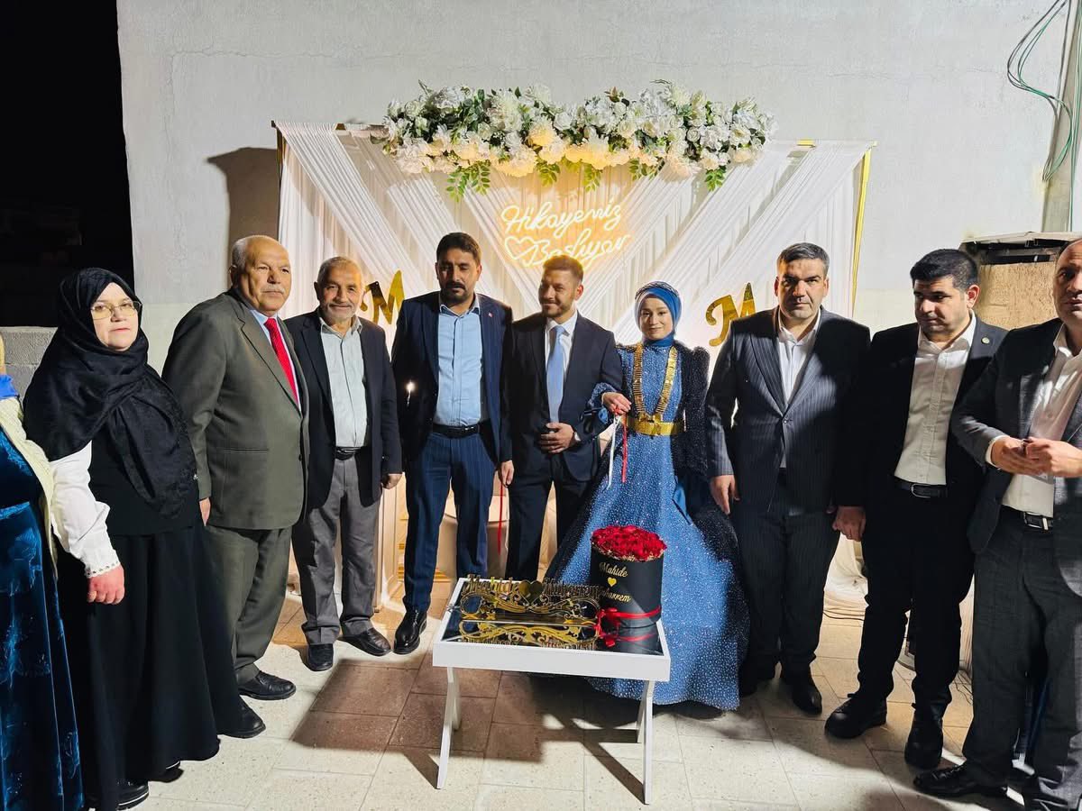 İl teşkilat başkanımız Bakır Bostancı Karaköprü ilçe başkanımız İdris cesur il yönetim kurulu üyemiz Kemal Karakuş ile Sakarya serdivan ilçe başkan yardımcımız Ahmet keskin’in oğlunun nişan merasimine katıldık çiftimize ömür boyu mutluluklar dileriz.