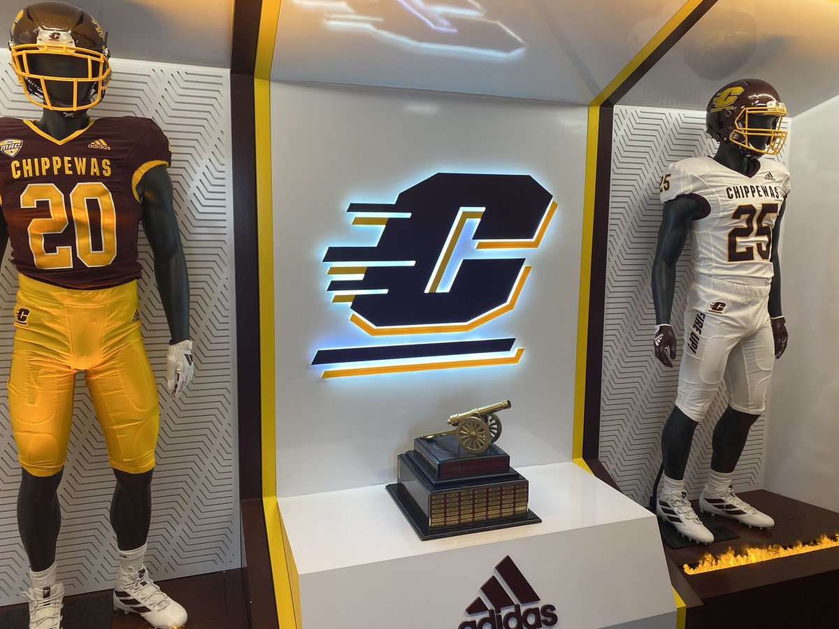 CharlieFolino's tweet photo. I had a great visit at Central Michigan today. 
@EScottEmuakpor1 @Coach_Javi1 @Coach_BJFarrell @CoachMurphy87 @Athletic_Zae @jashon_starks https://t.co/u5irW7SjGl