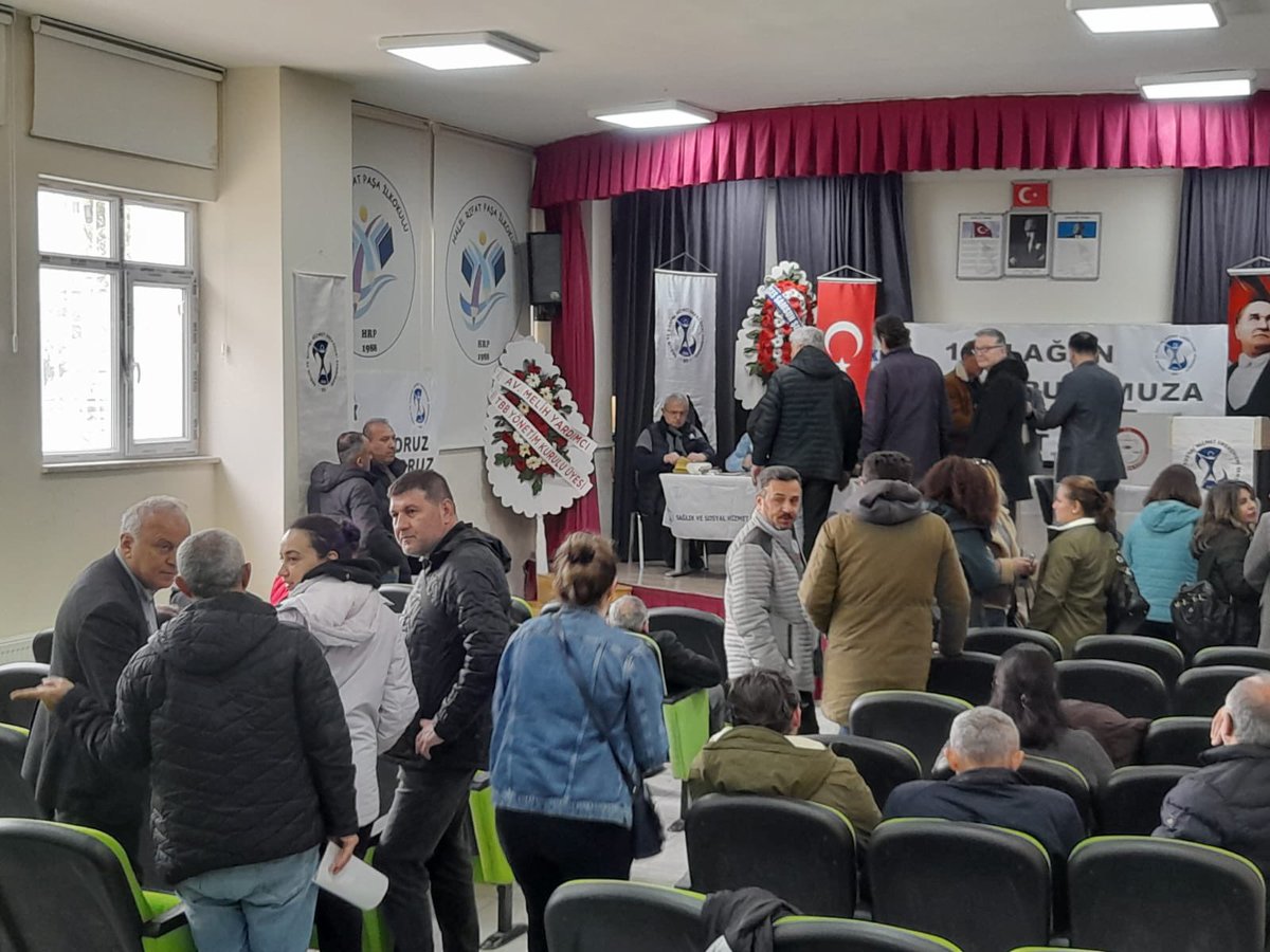 TOKAT_SES's tweet photo. Emeğin gücüne inananlarla 1. Olağan Genel Kurulumuzu büyük bir dayanışma ruhuyla tamamladık. Sağlık emekçilerinin sesi olmak, hakkı savunmak ve mücadeleyi büyütmek için buradayız! Yaşasın örgütlü mücadelemiz! @sesgenelmerkezi #SESTokat #TokatEmekMücadelesi #TokatSağlıkEmekçileri https://t.co/175D6o0qPo