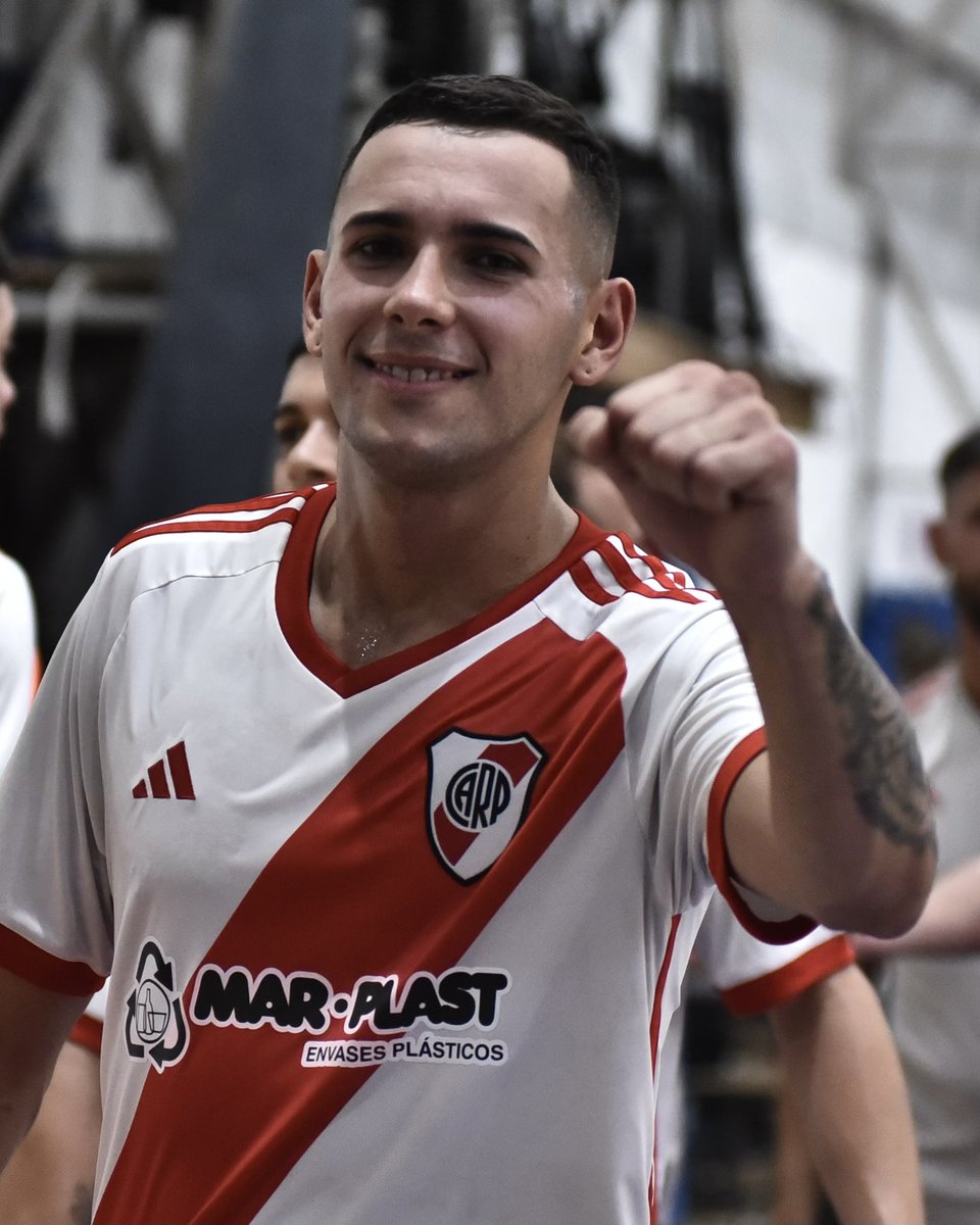 carpfutsal's tweet photo. LA BANDA DE RIVER ⚪️❤️⚪️ https://t.co/Hm6G0bWE5a