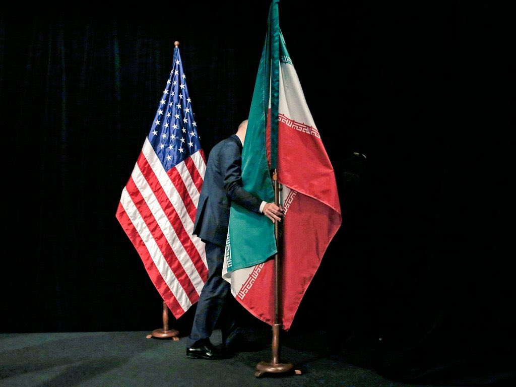🇮🇷🇺🇸🇴🇲⚡عـاجـل 

أمريكا وإيران... هل اقتربت الصفقة؟

انتهت الجولة الأولى من المحادثات بين طهران وواشنطن بشكل إيجابي، واتُّفق على لقاء ثانٍ الأسبوع المقبل في سلطنة عُمان. 

كما تحدث المفاوضون الإيرانيون والأمريكيون بشكل وجيز وجهًا لوجه بعد الاجتماع