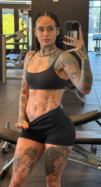 Muvasoul/Footbythedoor tweet media