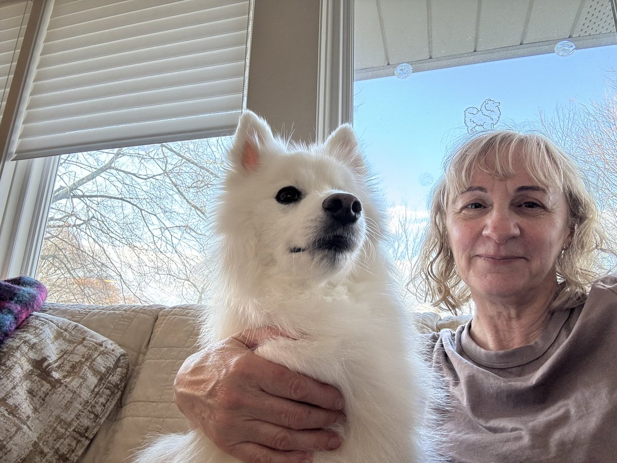 There’s something strange going on!!! Mum left the house this morning with suitcases and now look at this!!! I think it’s Tasha <a href="/TashaSpunSugar/">Tasha🇨🇦</a> Has Tasha stolen our mum? 😩