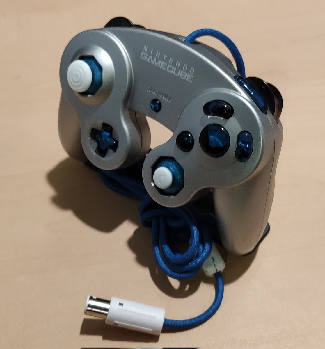 Catch me at NOUNS Bowl featuring resin by <a href="/shorthopcustoms/">Short Hop ➡️ Genesis X3</a>, one of the best resin casters around. Resin buttons and sticks will be available there and I'll have some builds featuring his stuff as well, like this one :)