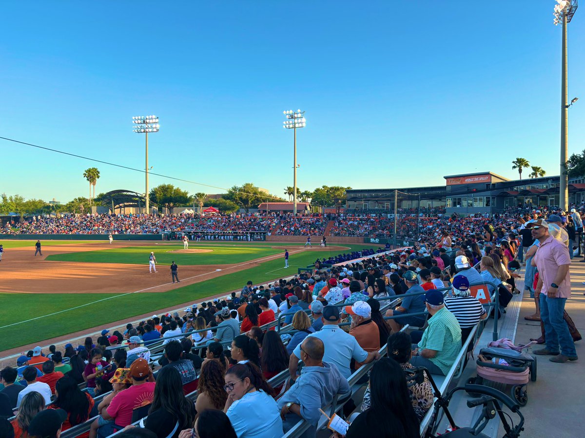 ChasseConque's tweet photo. This is how we #RallyTheValley. 

Thank you, RGV!

✌🏼⚾️✌🏼 https://t.co/GEqwW2Aaij