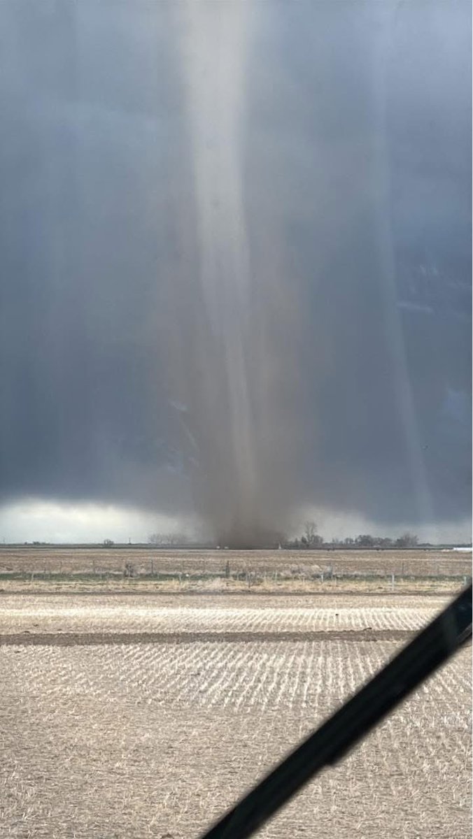 Landspout tornado south of Lake Newell pic taken by Bantry Seed Farms #abstorm
