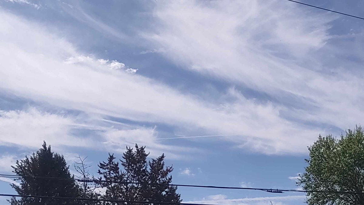 sabre39rg's tweet photo. Toxic high altitude Chemical spraying today in the Santa Clarita and Antelope Valley California areas... Silver Iodide, Potassium Iodide and Solid Carbon Dioxide, Aluminum, Barium, Cadmium, and Strontium. Lithium and what else?.. billions of tax payers money laundered... https://t.co/tEPVRXIJwG