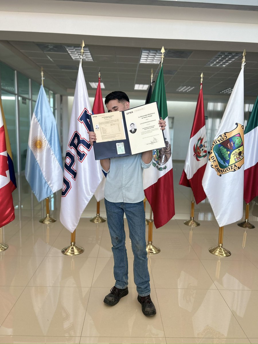 leitoo_rdz's tweet photo. Después de cada caída y cada sufrimiento viene su recompensa oficialmente titulado 🥳🫶🏻
Ingeniero en Metrologia Industrial ✨

#universitario #ingeniero #metrologia #Metrology https://t.co/OH5hLoAy1S