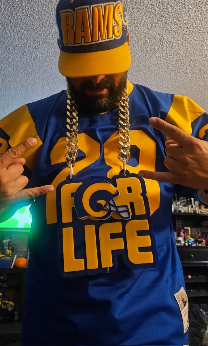 ErnDawg28's tweet photo. Not too shabby 🤘🏻😤🤘🏻...
#Ramshouse #actionfigure #ramschain #ramsforlife
🤘🏻F🐏R LIFE🤘🏻
@RamsNFL https://t.co/fs3K65jl1E