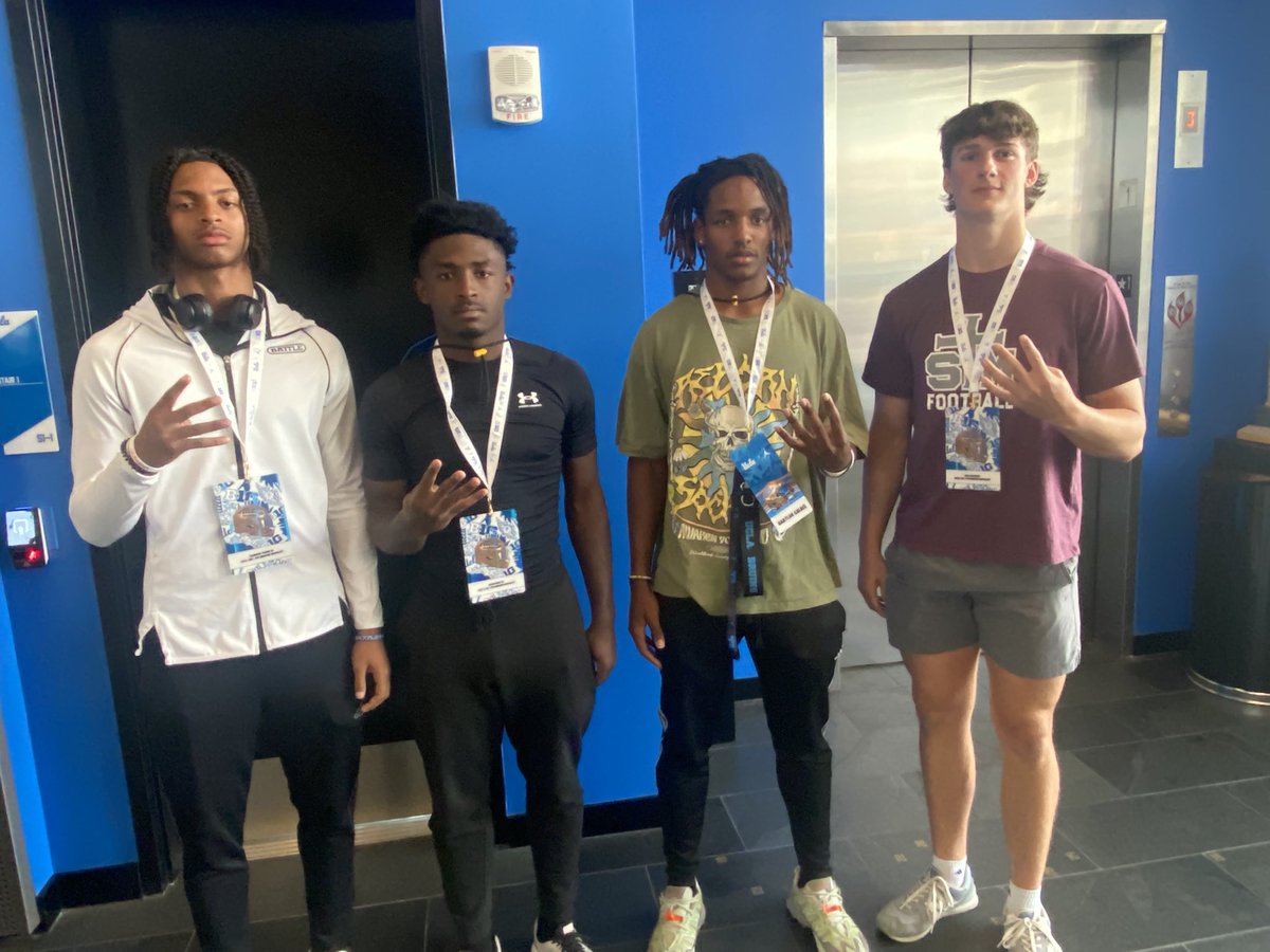 The first recruiting update coming out of this weekend is on the four recruits from Louisiana — 2026 WR Roderick Tezeno, 2027 WR/ATH Javon Vital, 2027 WR/ATH Braylon Calais and 2026 QB Cole Bergeron — who picked up offers on Saturday’s visit to UCLA.

📝: ucla.rivals.com/news/ucla-offe…