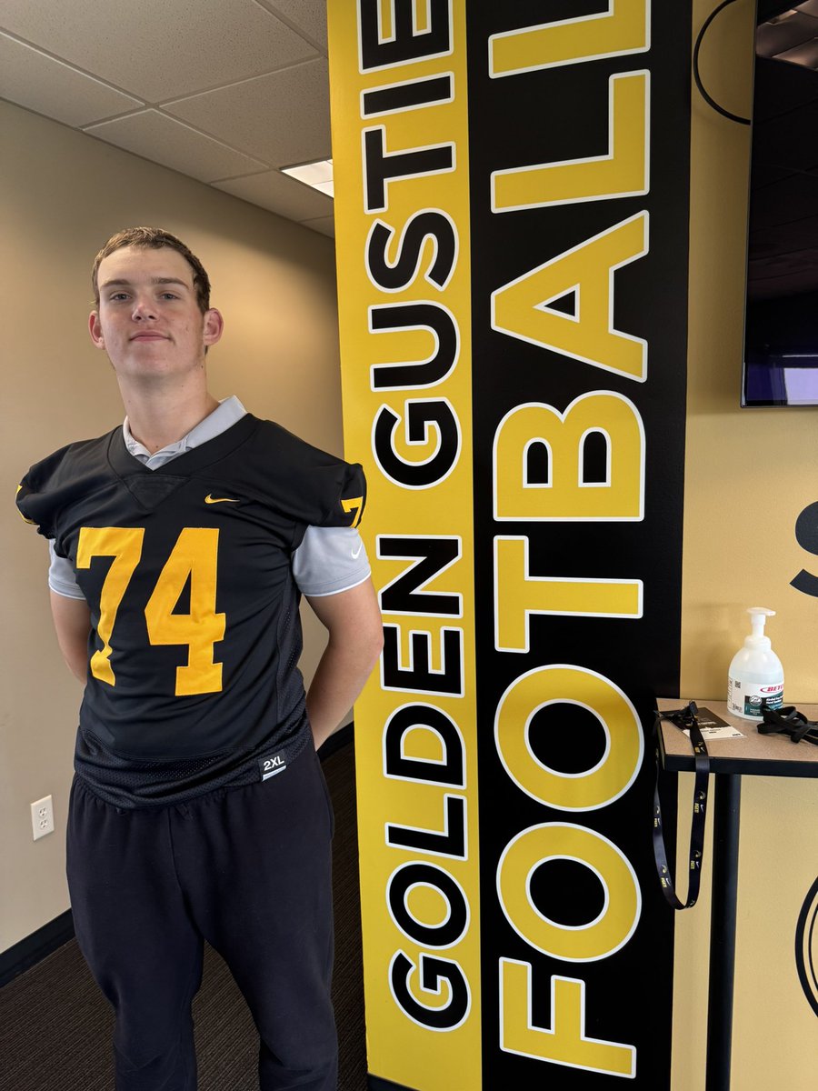 drew_uttech's tweet photo. Thank you @gustiefootball for the Junior Day Today! I had a great time learning what the GET1 Mentality is and I enjoyed getting a first look into Golden Gustie football. Thanks @GlynnDerek @CoachHaugengac for setting up a conversation with the specialists and thank you Coach Shoemaker for the invite. #GET1

@RecruitRogers @SpecialTeamsU