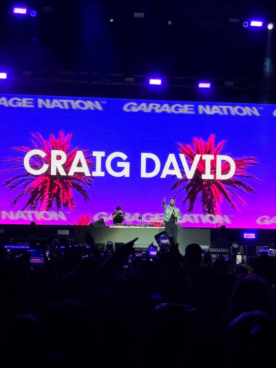 gsabraham81's tweet image. Craig you absolute dream!!! Thank you for the biggest and best surprise tonight ๐ Being part of that audience when it was a unified realisation you were coming on stage next to end and complete our night was something else! @CraigDavid #GarageNation