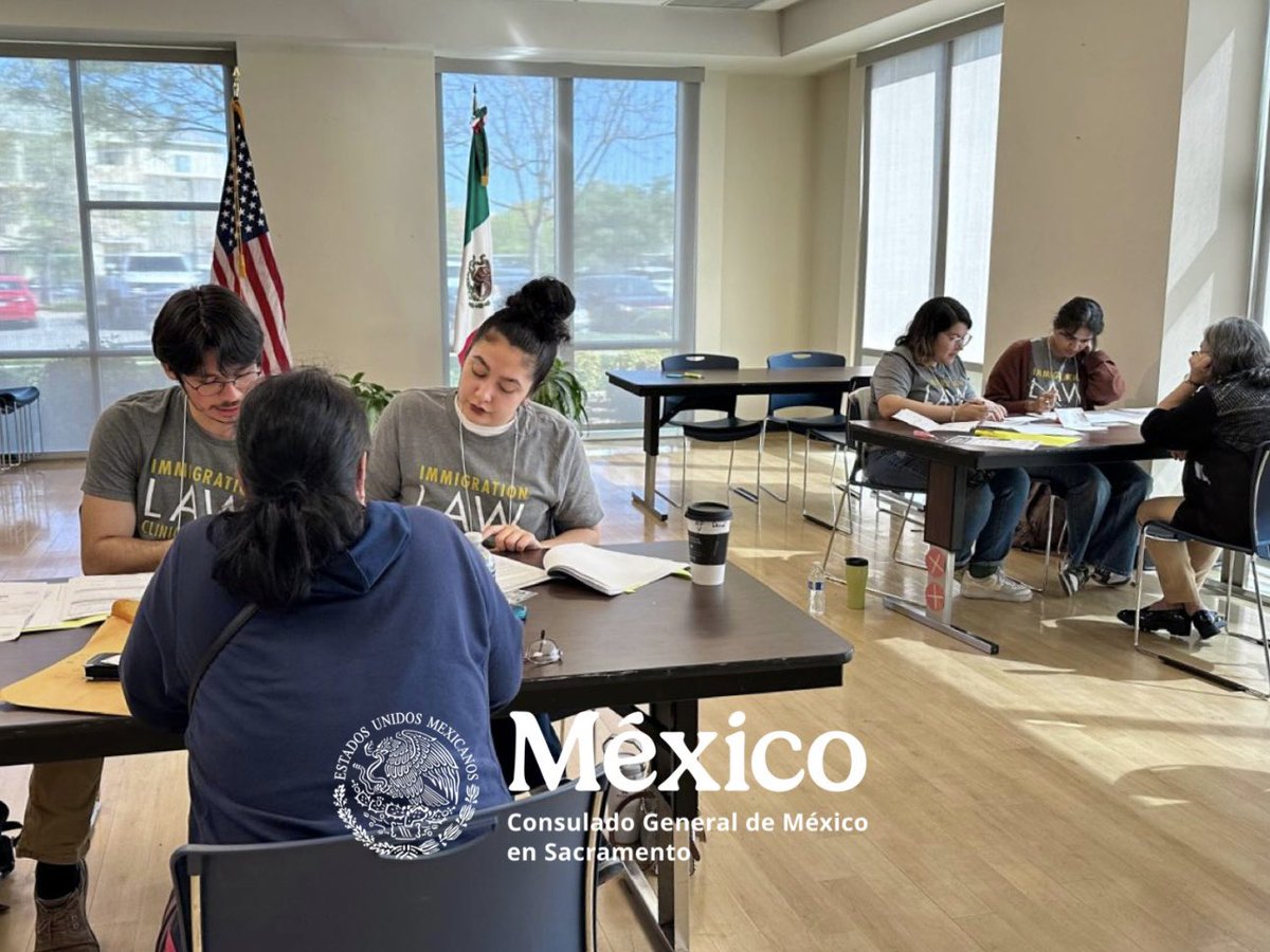 consulmexsac's tweet photo. Taller de Ciudadanía realizado hoy en el Consulado General de México en Sacramento 🇺🇸🇲🇽
✅ Formulario N-400
✅ Revisión de elegibilidad
✅ Asesoría migratoria

Con apoyo de #CRLAF, @UCDavisLaw, #DreamerCenter y #lalsaucdavislaw.
#ConsuladoAPuertasAbiertas @IME_SRE @SRE_mx @vcalva https://t.co/JRx9Dvhgdm