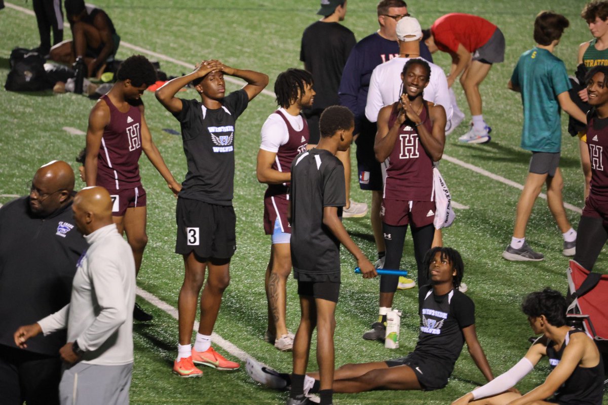 HeightsHS_Track's tweet photo. The end of a great season for the Heights Track team! Good job to our area qualifiers that ran yesterday, special congratulations to our regional qualifiers Nicholas Ferguson and Devin Farris!#HeightsHighSchol #Track #Bulldogs https://t.co/13t6lSeJ0A