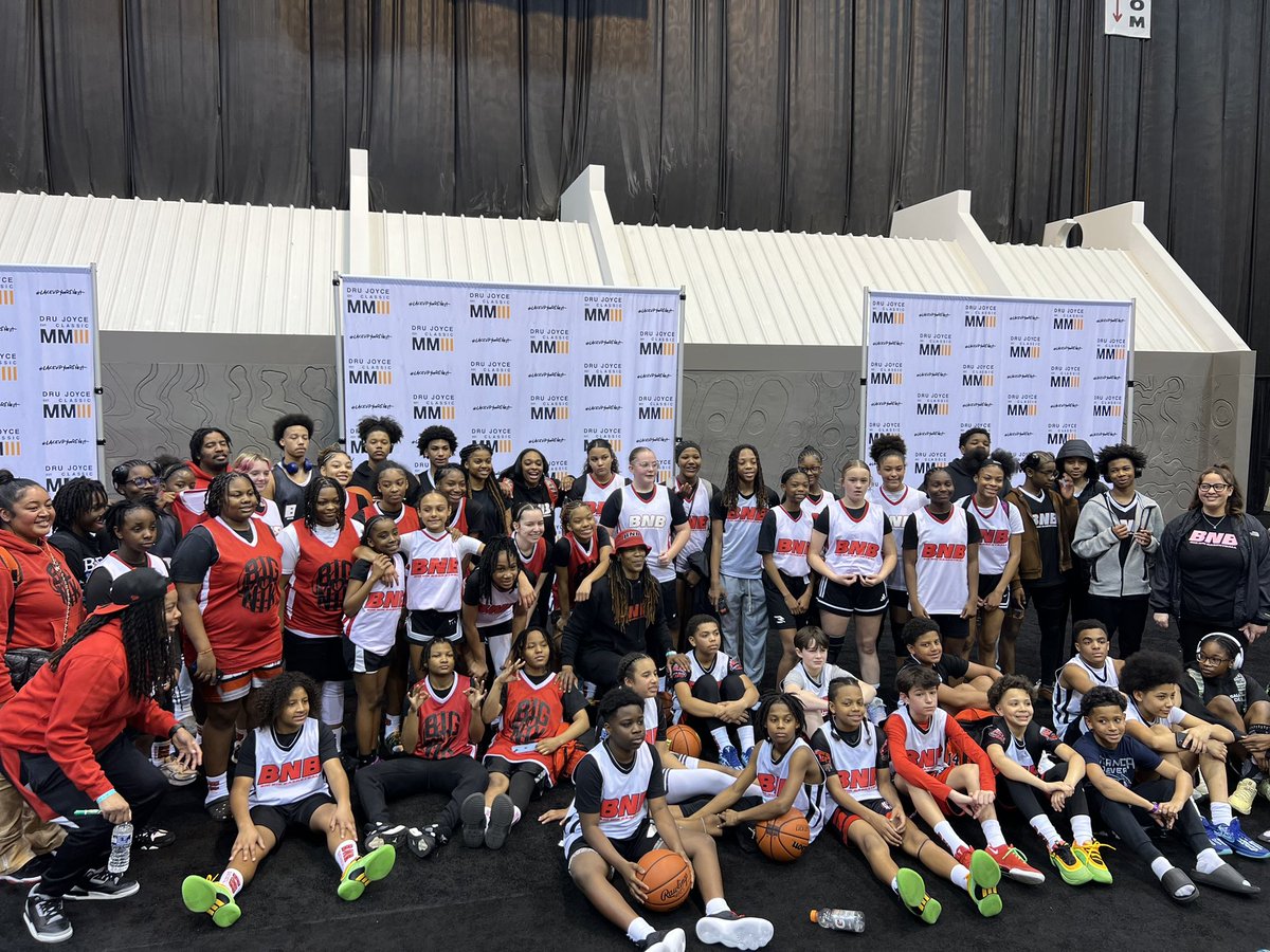 This is what it’s all about for me! #BNBFamily 🤞🏾❤️🖤 #DruJoyceClassic