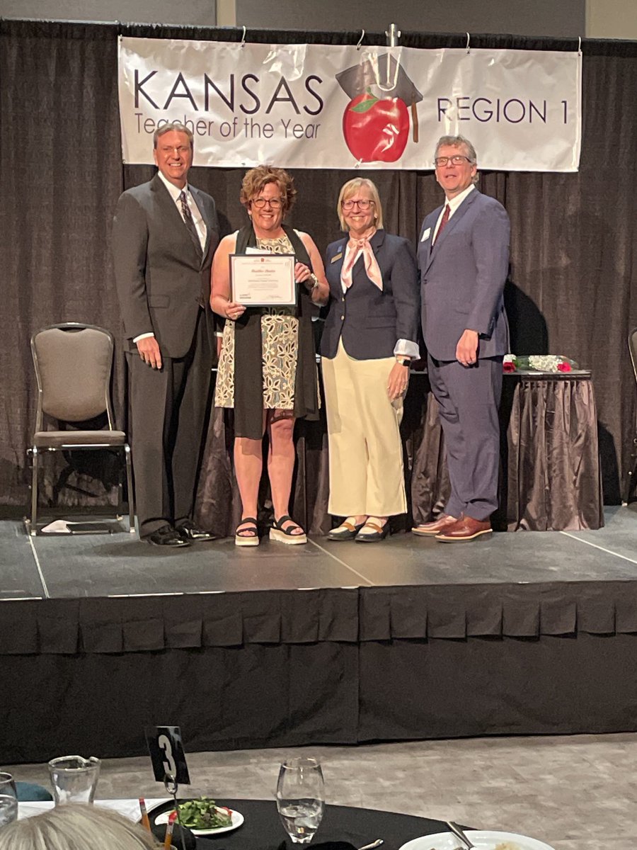 PaulJLarkin's tweet photo. Celebrating our awesome educators tonight at the KTOY Region 1 banquet in Salina. Congratulations Mrs. Durler our elementary nominee. ⁦@PlunkettLiz⁩ @mamadurler https://t.co/KGCfbfVgyQ