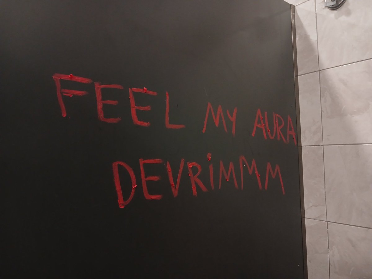"Feel my aura, Revolution"
Seen in the women's bathroom in Yildiz Technical University