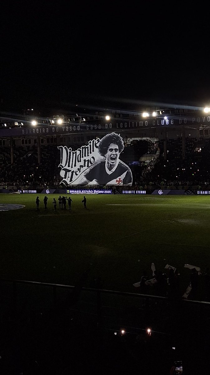 newscolina's tweet photo. VIVA ROBERTO! 🧨 https://t.co/QpiKVBkp7h