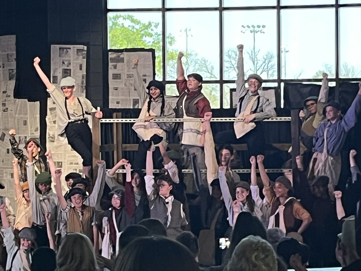 mdavidtrue's tweet image. Amazing performance by the @BMSBulldogs theater program. @Newsies production was amazing.