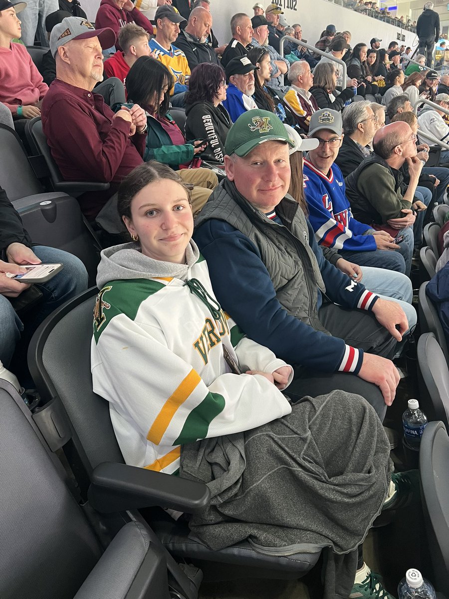 Rwrecka's tweet photo. #MFrozenFour Vermont is in the house! Representing our host school. @UVMmhockey https://t.co/HVwlQIJnYe