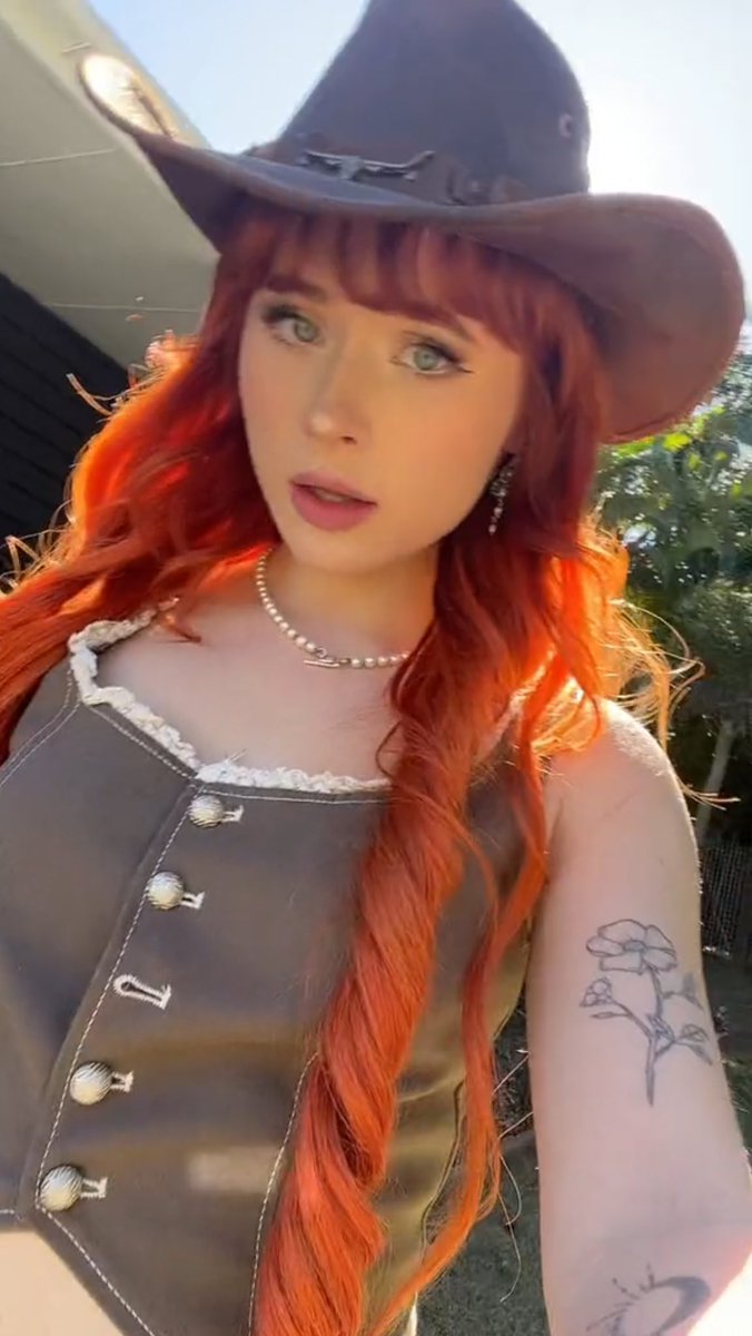 georg83225's tweet photo. Your cow girl is coming very soon 💞 https://t.co/o8HWBkZqDj