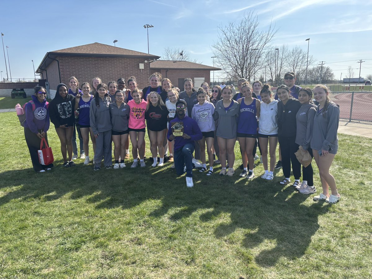 LadyHubs_Track's tweet photo. Our girls brought the heat and walked away MEET CHAMPS at a tough 5-team meet! Every point mattered, and they left it all on the track. Huge win, huge heart — proud is an understatement! #hubstrack #rochellehubs https://t.co/xF2sdbNsDV