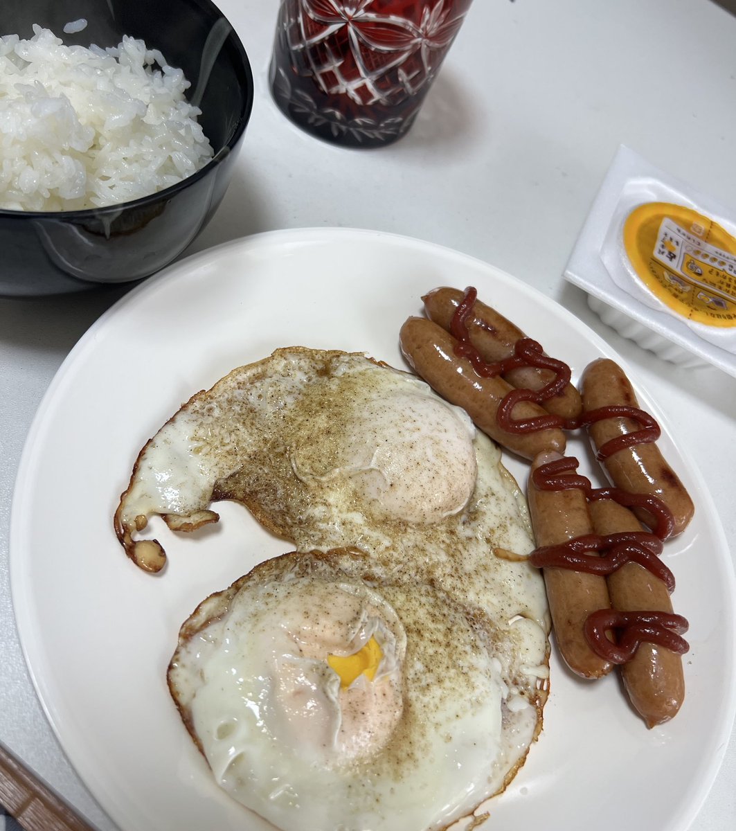 PiskeSmile's tweet photo. おはよー

からの朝ごはん😌 https://t.co/Devo6S06xu