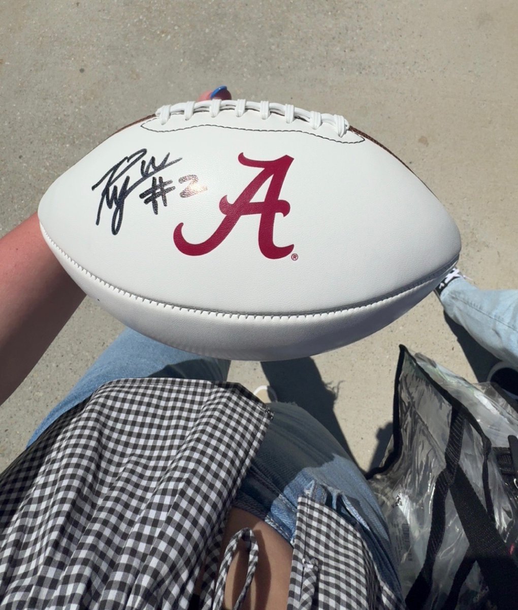JenniNickle's tweet image. I had two things on my ADay checklist today and did them both.
Ryan Williams autograph✅️
Pic with @jamiemcausey ✅️